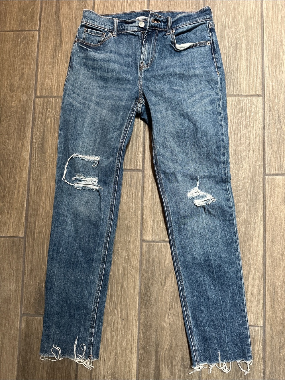 Old Navy Boyfriend Jeans Size 2. Distressed ankle and knees. Med blue